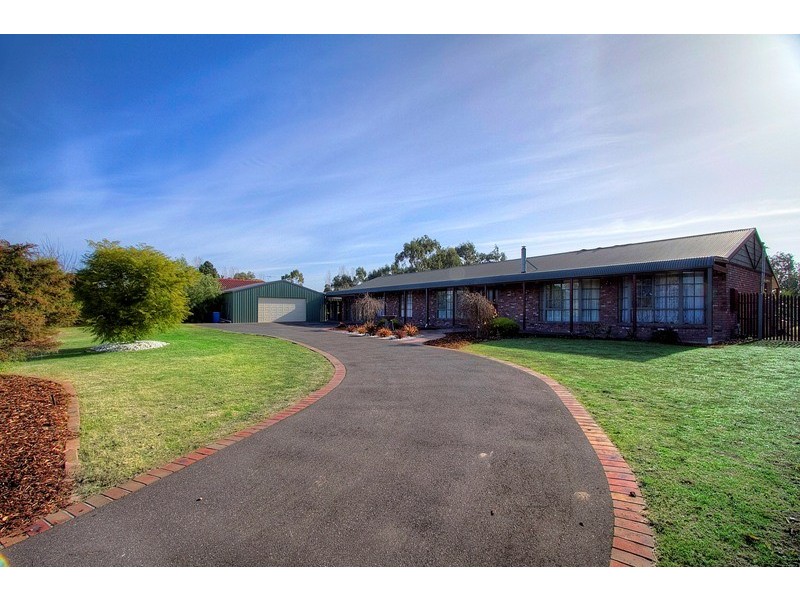 7 Earlston Circuit, Cranbourne VIC 3977
