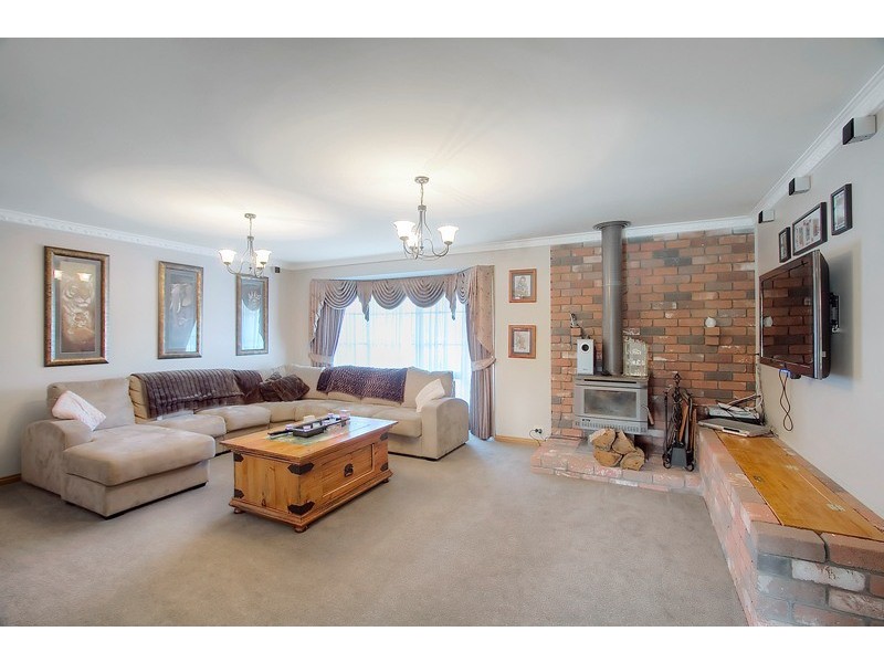 7 Earlston Circuit, Cranbourne VIC 3977