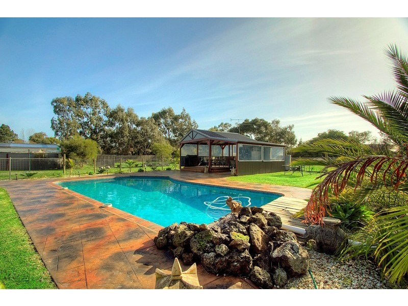 7 Earlston Circuit, Cranbourne VIC 3977
