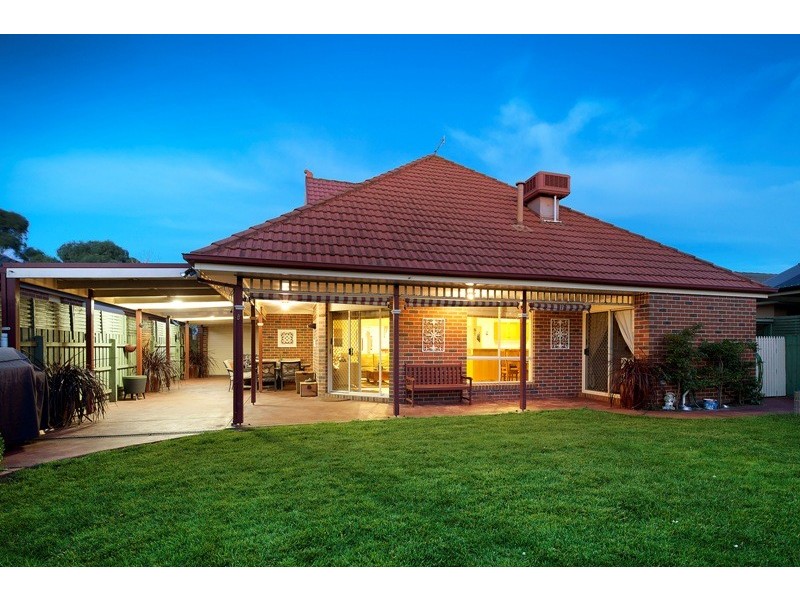 17 Wood Road, Narre Warren South VIC 3805
