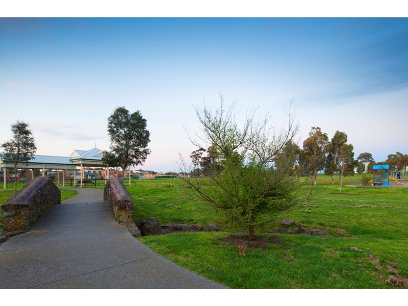 17 Wood Road, Narre Warren South VIC 3805