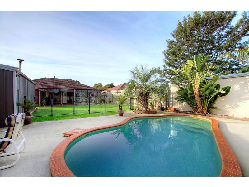 16 Greenacre Crescent, Narre Warren VIC 3805