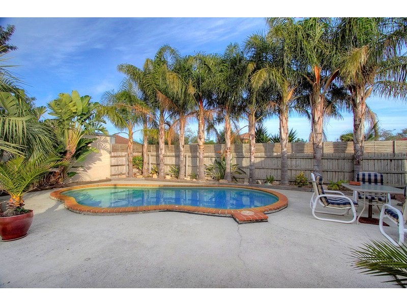 16 Greenacre Crescent, Narre Warren VIC 3805