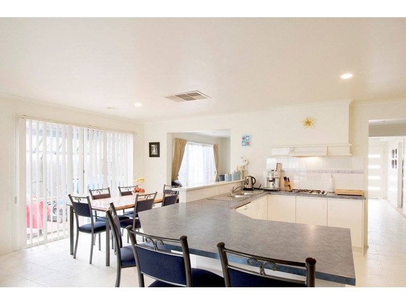 18 Cromford Crescent, Narre Warren South VIC 3805