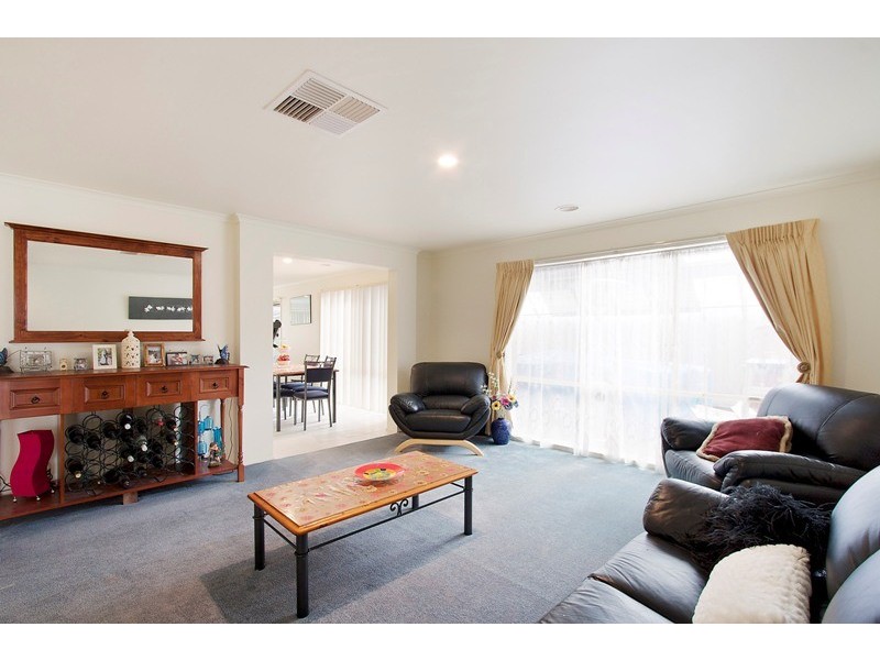 18 Cromford Crescent, Narre Warren South VIC 3805