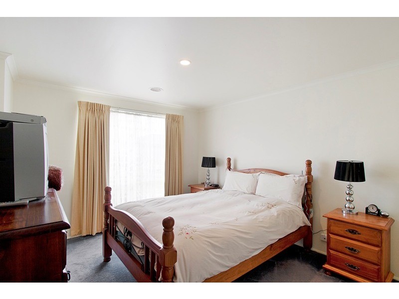 18 Cromford Crescent, Narre Warren South VIC 3805