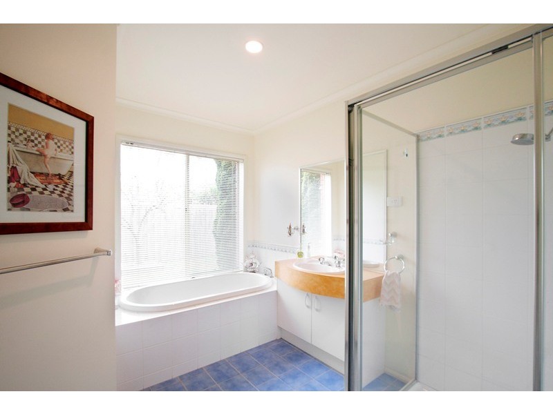 18 Cromford Crescent, Narre Warren South VIC 3805