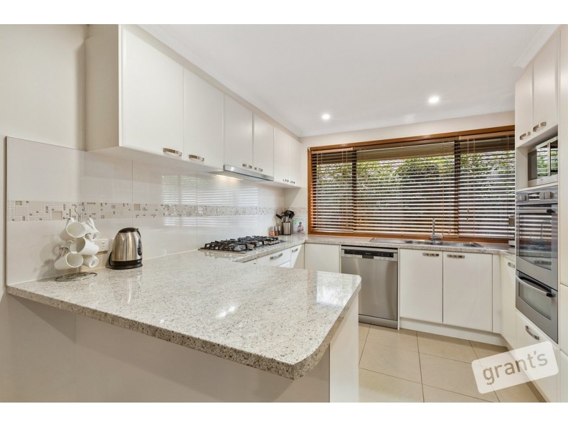 33 Ellenvale Drive, Narre Warren VIC 3805