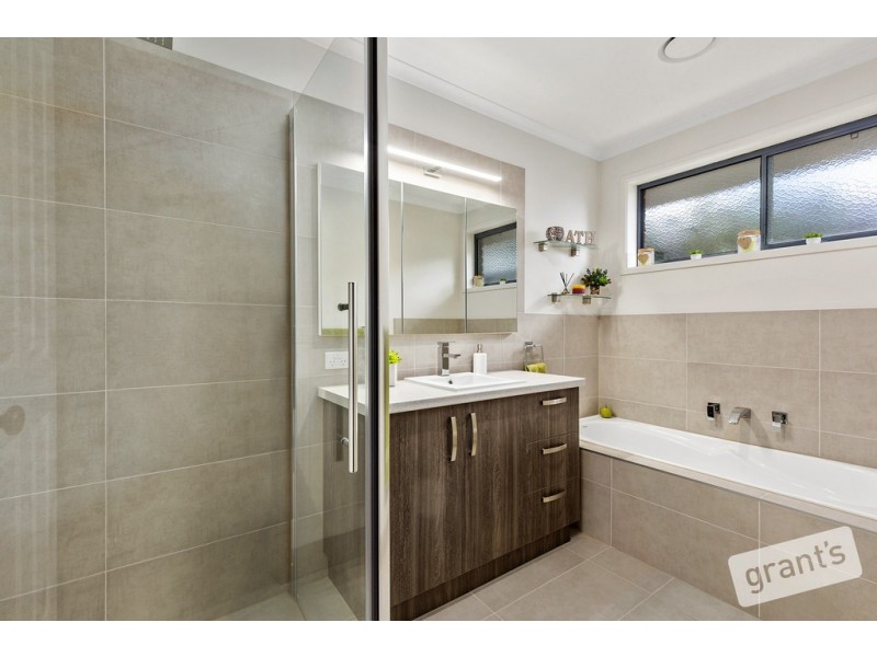 33 Ellenvale Drive, Narre Warren VIC 3805