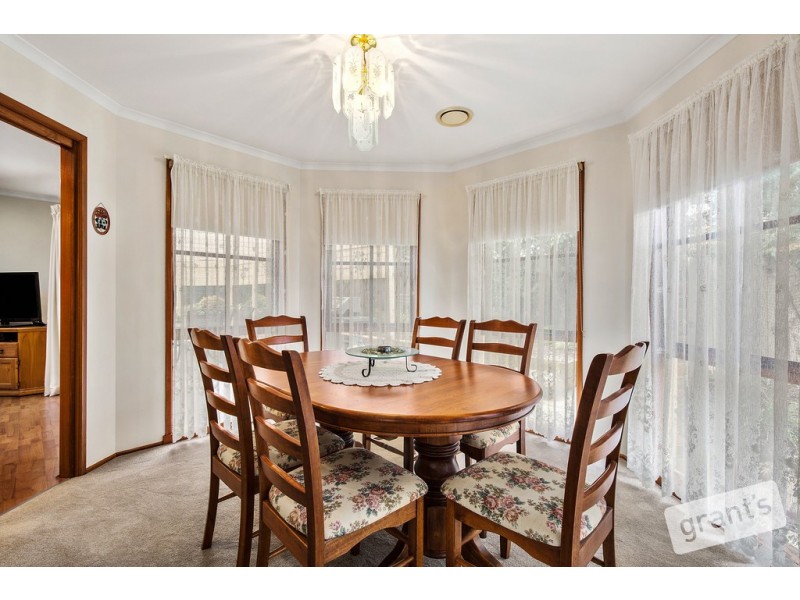 33 Ellenvale Drive, Narre Warren VIC 3805