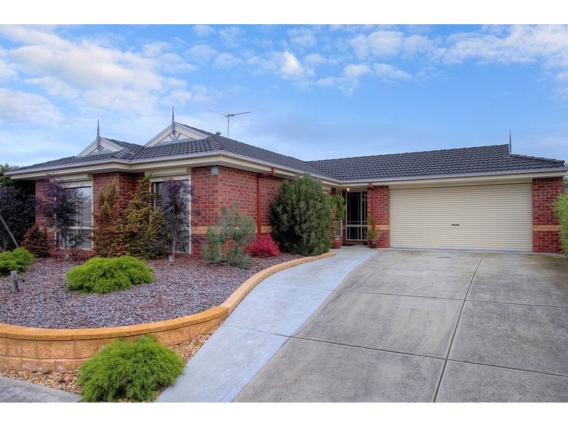 92 Amberly Park Drive, Narre Warren South VIC 3805