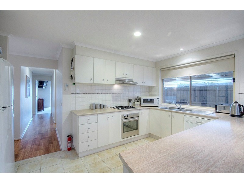 92 Amberly Park Drive, Narre Warren South VIC 3805