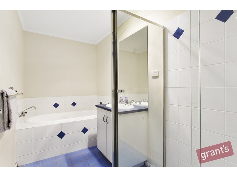 28 Ernest Crescent, Narre Warren South VIC 3805