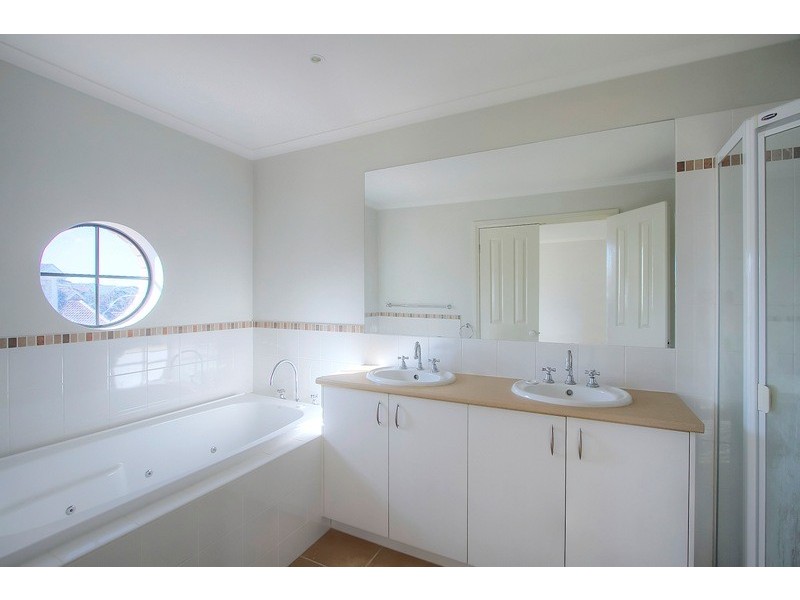 21 Amhurst Drive, Narre Warren South VIC 3805