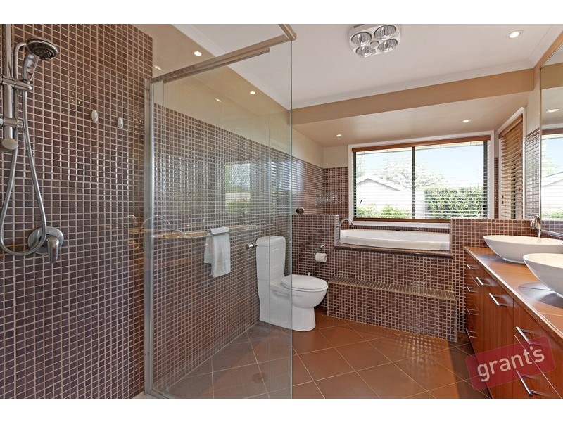 4 Antonietta Place, Narre Warren VIC 3805