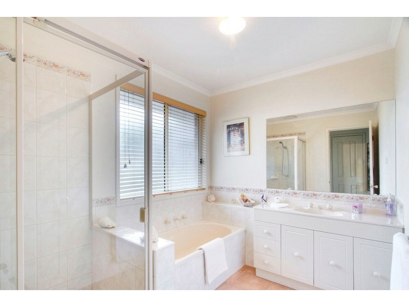 5 Amos Court, Narre Warren South VIC 3805