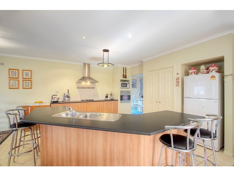 53 Sallybrook Circuit, Narre Warren VIC 3805