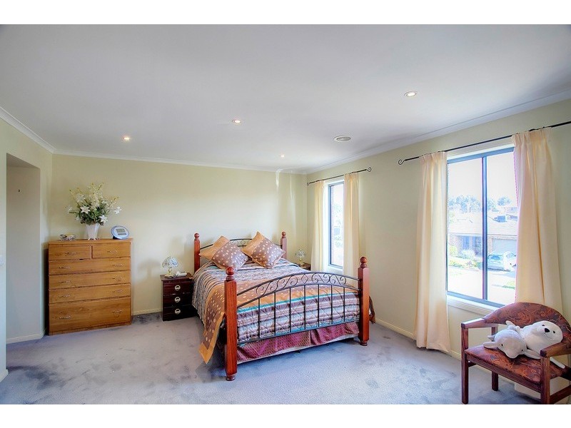 53 Sallybrook Circuit, Narre Warren VIC 3805