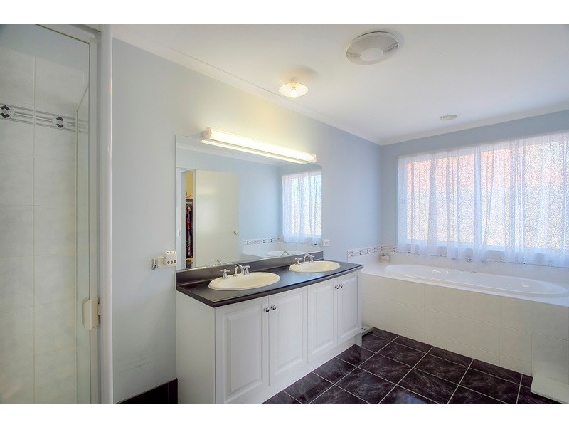 5 Kingsley Court, Lynbrook VIC 3975