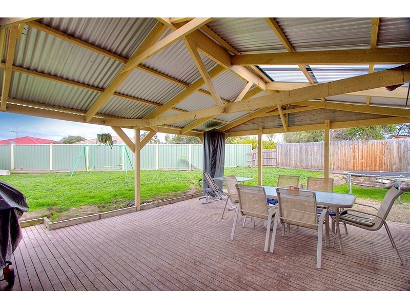 17 Mollisons Hill, Hampton Park VIC 3976