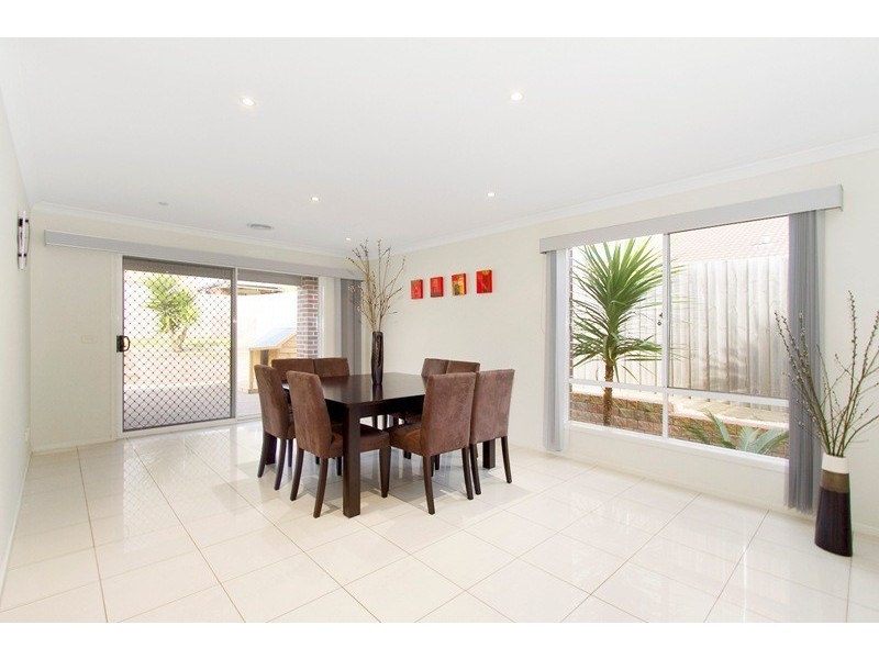 8 Longfield Way, Narre Warren South VIC 3805