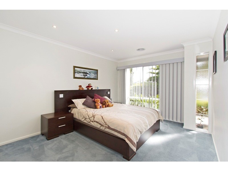 8 Longfield Way, Narre Warren South VIC 3805