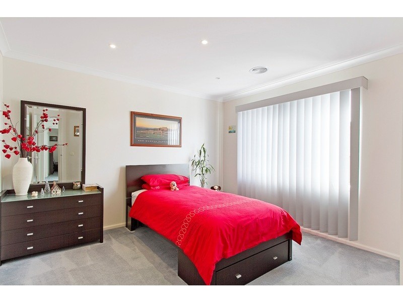 8 Longfield Way, Narre Warren South VIC 3805