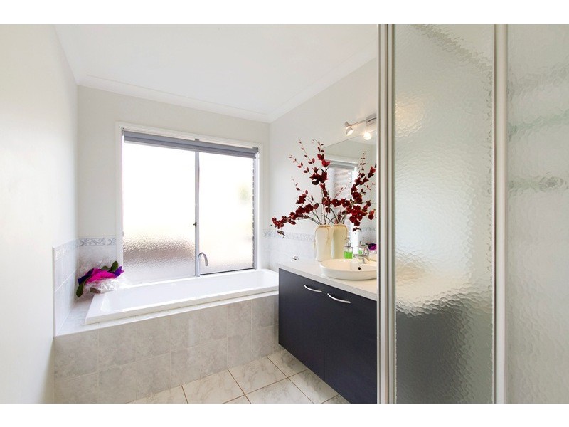 8 Longfield Way, Narre Warren South VIC 3805