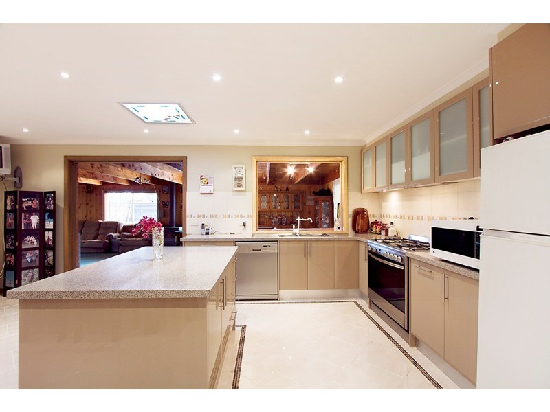 32 Ellenvale Drive, Narre Warren VIC 3805