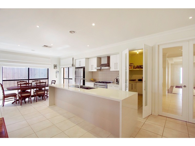 19 Locarno Place, Narre Warren South VIC 3805