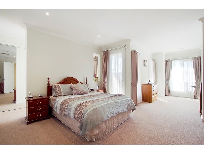 19 Locarno Place, Narre Warren South VIC 3805