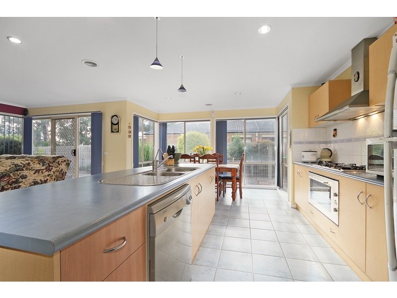 29 Glenshee Drive, Lynbrook VIC 3975