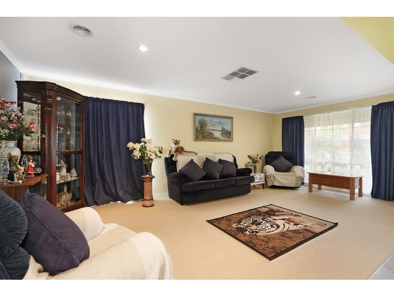 29 Glenshee Drive, Lynbrook VIC 3975