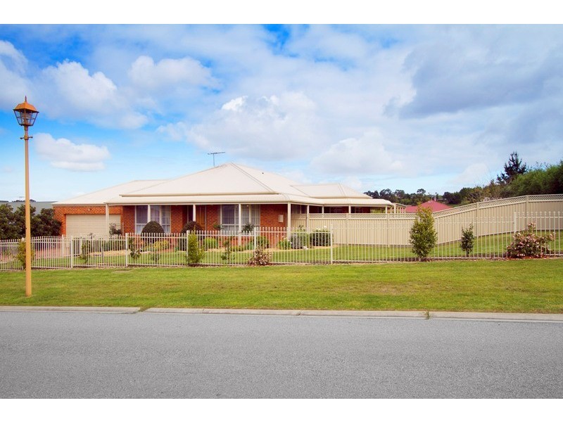 17-19 St Helens Crescent, Narre Warren North VIC 3804