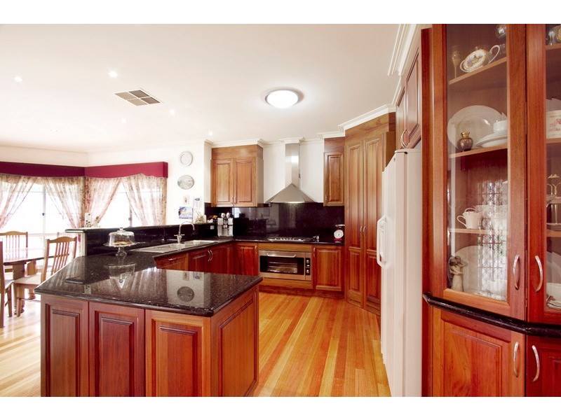 17-19 St Helens Crescent, Narre Warren North VIC 3804