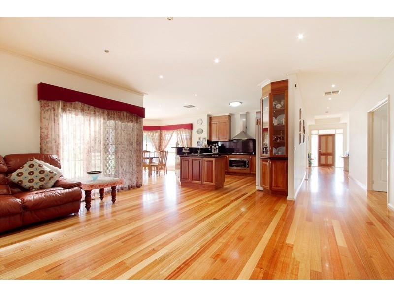 17-19 St Helens Crescent, Narre Warren North VIC 3804