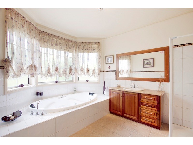 17-19 St Helens Crescent, Narre Warren North VIC 3804