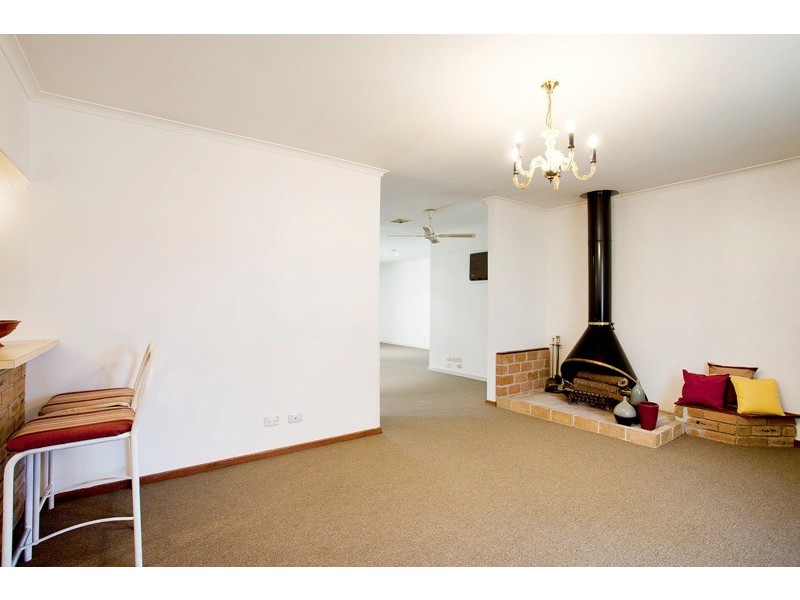 13 Rhonda Close, Endeavour Hills VIC 3802