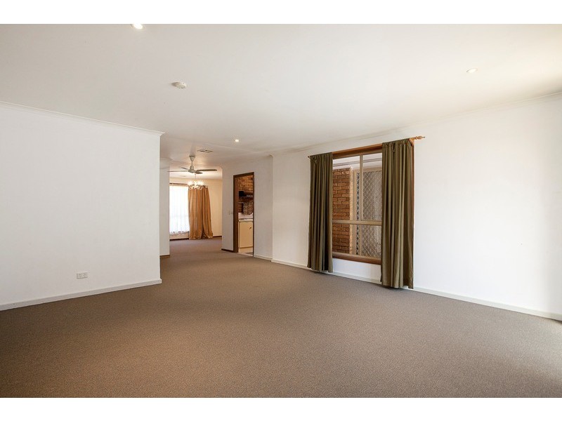 13 Rhonda Close, Endeavour Hills VIC 3802