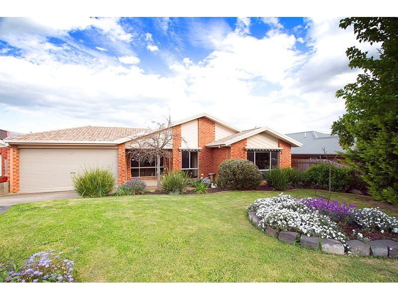 8 Redmore Court, Berwick VIC 3806
