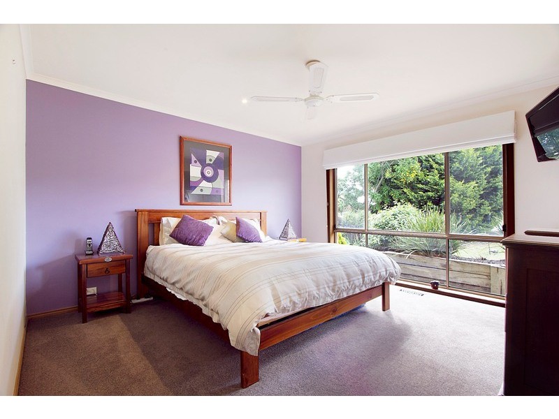 8 Redmore Court, Berwick VIC 3806