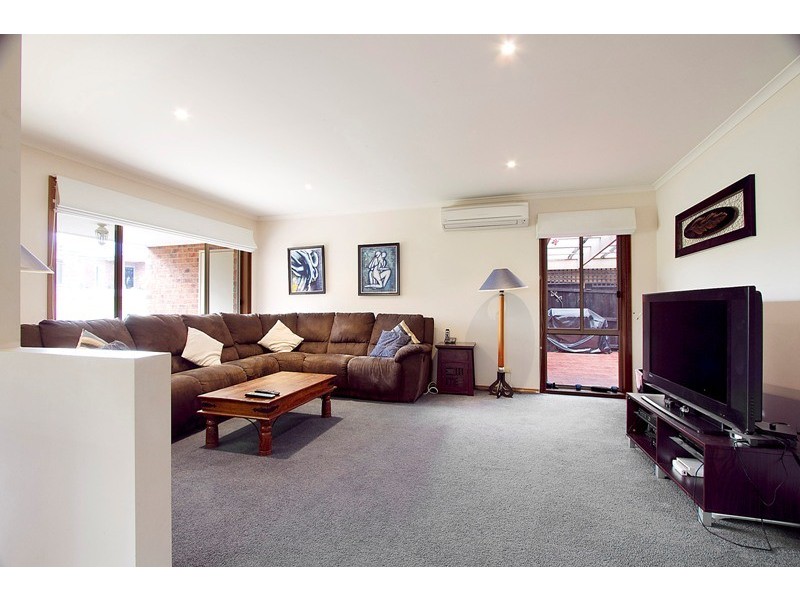 8 Redmore Court, Berwick VIC 3806