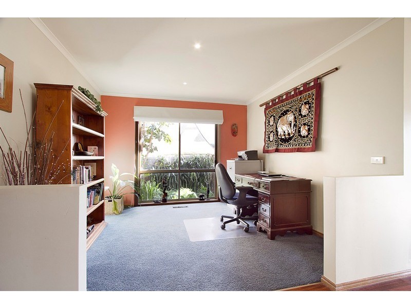 8 Redmore Court, Berwick VIC 3806