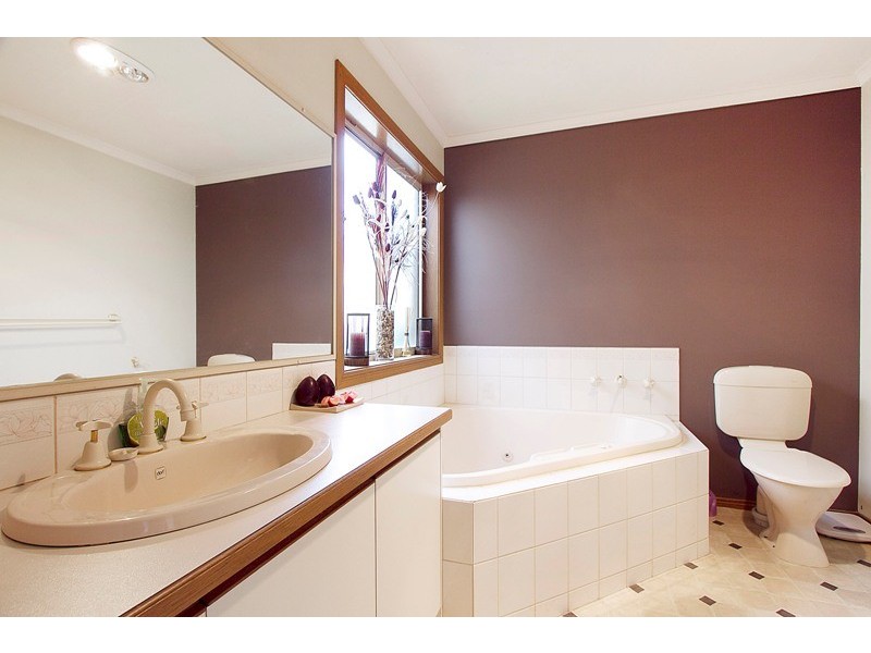 8 Redmore Court, Berwick VIC 3806