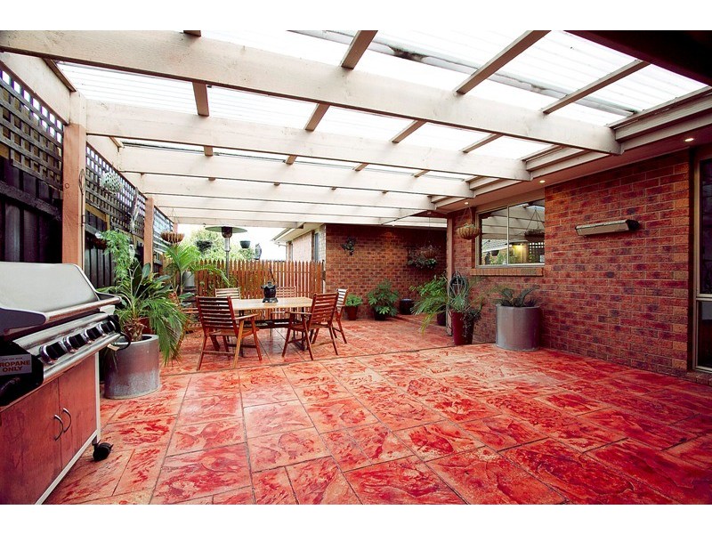 8 Redmore Court, Berwick VIC 3806