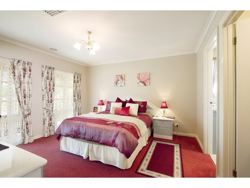 27 Park Square, Narre Warren South VIC 3805