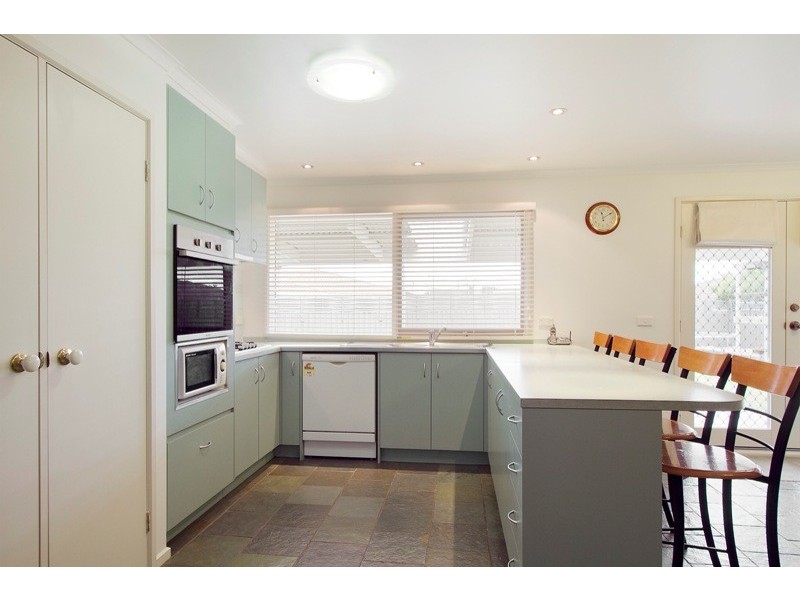 8 Plough Rise, Narre Warren South VIC 3805