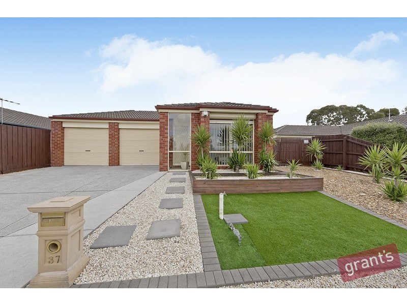 37 Lochard Terrace, Narre Warren South VIC 3805