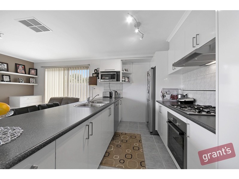 37 Lochard Terrace, Narre Warren South VIC 3805