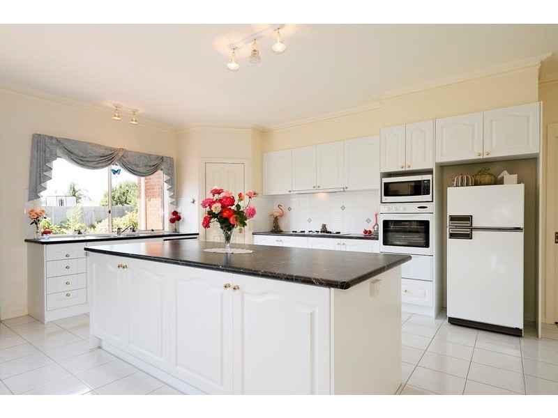 2 Moonbeam Close, Narre Warren South VIC 3805